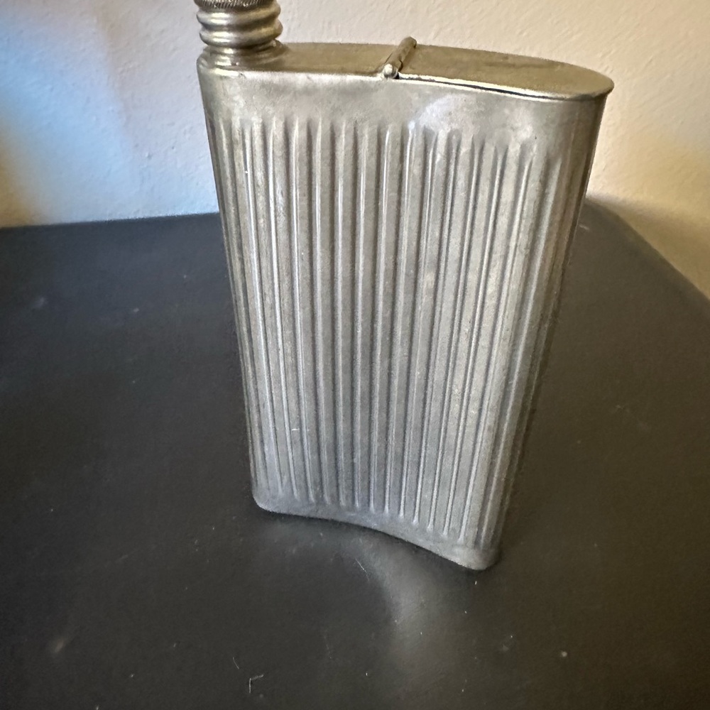 Metal Ribbed Hip Flask - Gray - Picture 2 of 4